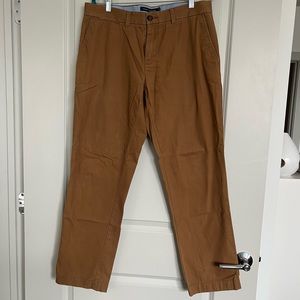 Tommy Hilfigure Men’s Brown Chino Pants | Size 34